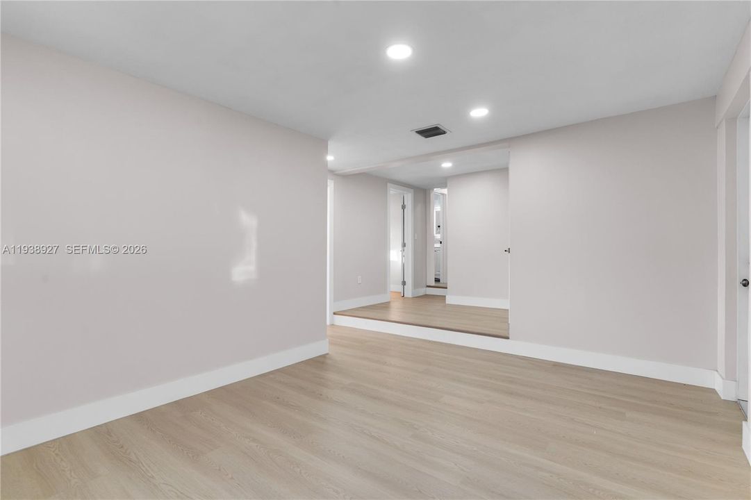 En Renta: $2,800 (4 camas, 2 baños, 1900 Pies cuadrados)