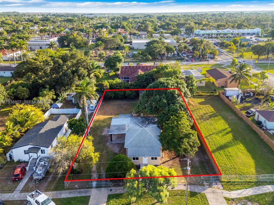 En Renta: $2,800 (4 camas, 2 baños, 1900 Pies cuadrados)