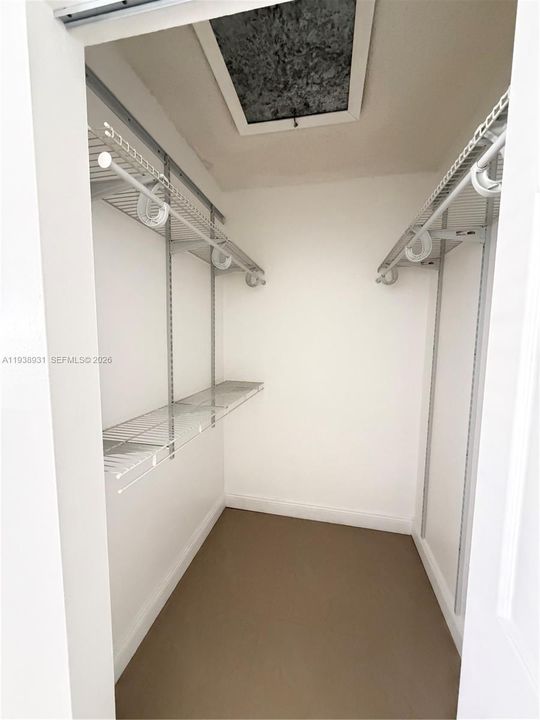 出租: $2,400 (2 贝兹, 2 浴室, 990 平方英尺)