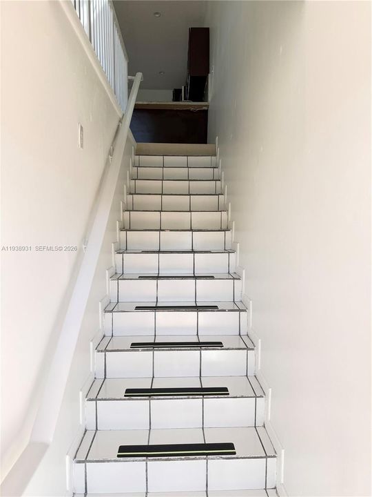 出租: $2,400 (2 贝兹, 2 浴室, 990 平方英尺)