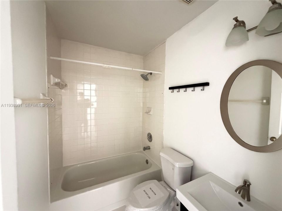 出租: $2,400 (2 贝兹, 2 浴室, 990 平方英尺)