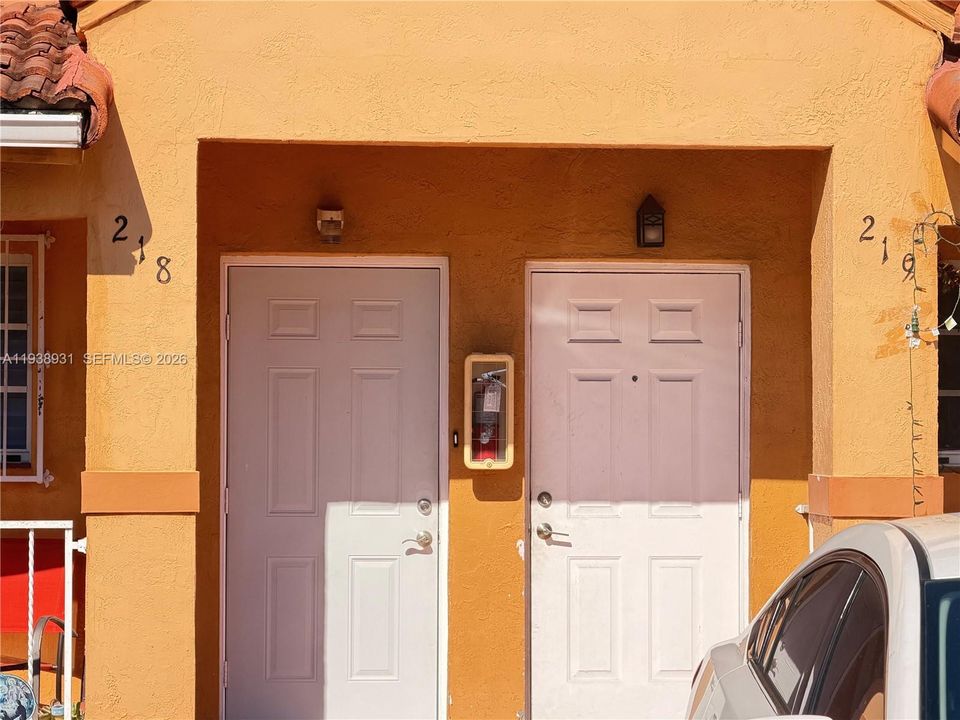 出租: $2,400 (2 贝兹, 2 浴室, 990 平方英尺)