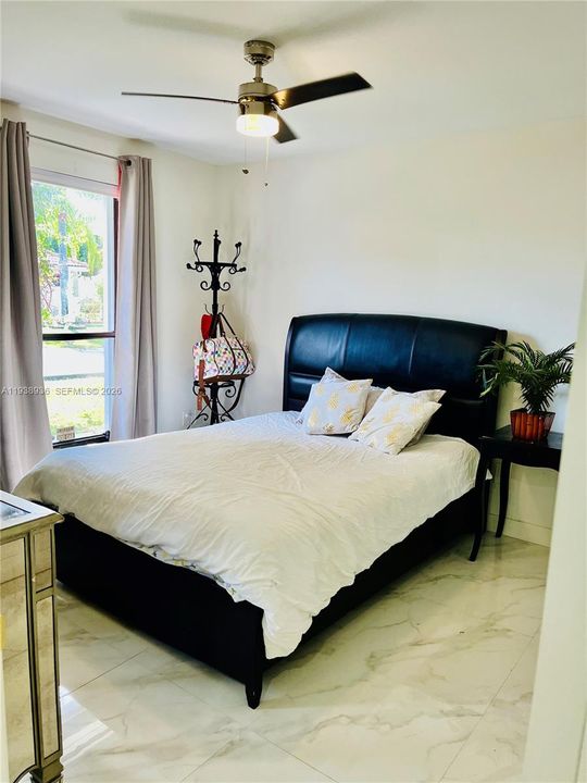 En Venta: $619,900 (3 camas, 2 baños, 1345 Pies cuadrados)