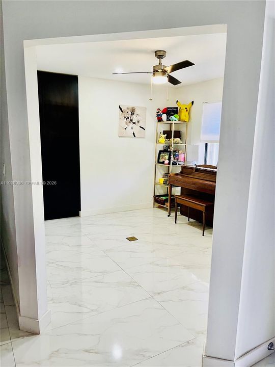 En Venta: $619,900 (3 camas, 2 baños, 1345 Pies cuadrados)