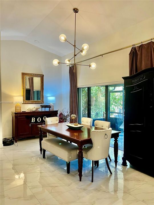 En Venta: $619,900 (3 camas, 2 baños, 1345 Pies cuadrados)