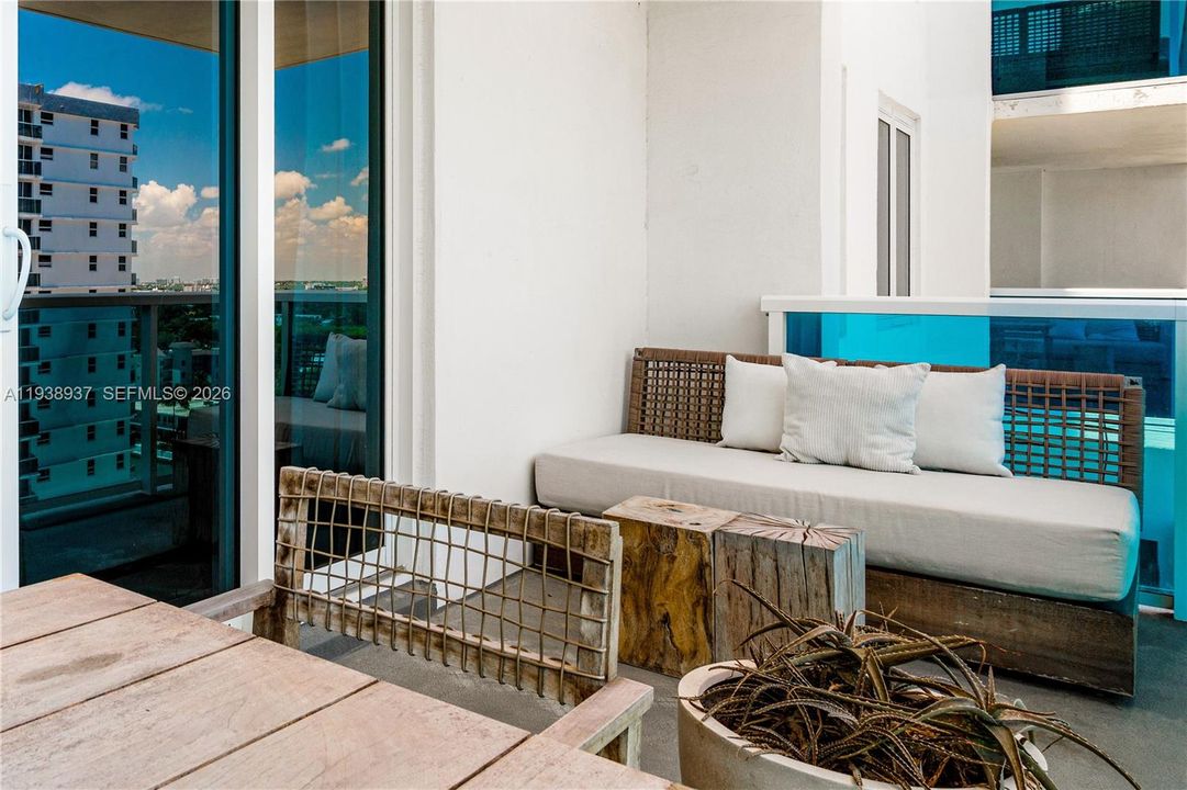 For Sale: $4,850,000 (2 beds, 2 baths, 1687 Square Feet)