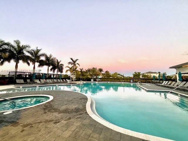 En Venta: $347,800 (3 camas, 2 baños, 1827 Pies cuadrados)