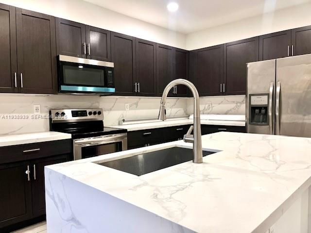 En Venta: $347,800 (3 camas, 2 baños, 1827 Pies cuadrados)