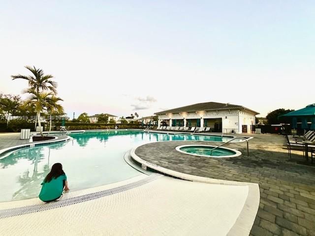 En Venta: $347,800 (3 camas, 2 baños, 1827 Pies cuadrados)