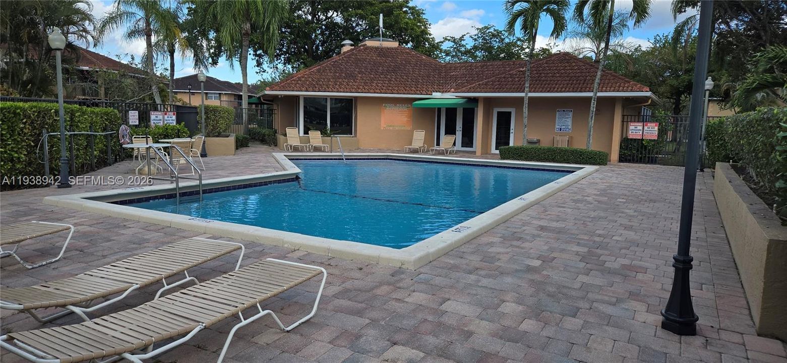 В аренду: $2,200 (2 спален, 2 ванн, 932 Квадратных фут)