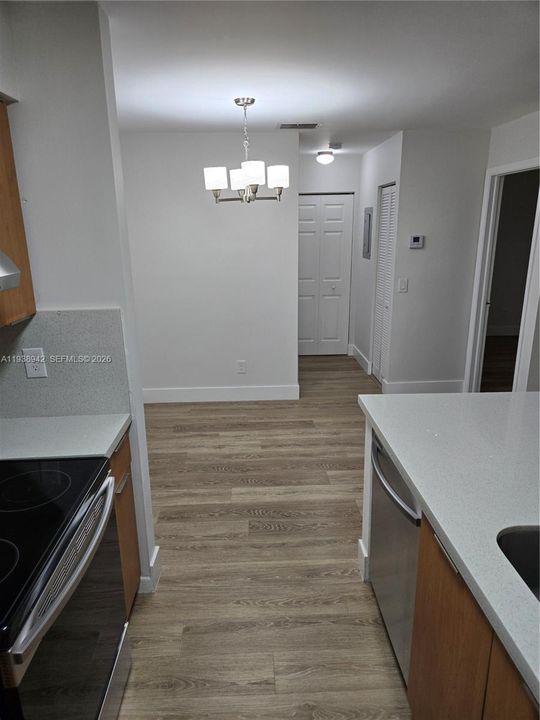 В аренду: $2,200 (2 спален, 2 ванн, 932 Квадратных фут)