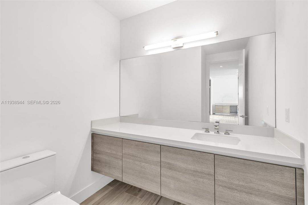 出租: $20,000 (5 贝兹, 6 浴室, 5293 平方英尺)