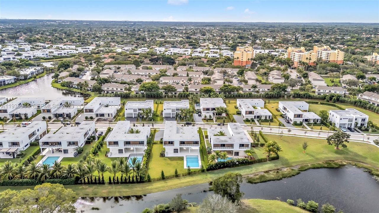 出租: $20,000 (5 贝兹, 6 浴室, 5293 平方英尺)