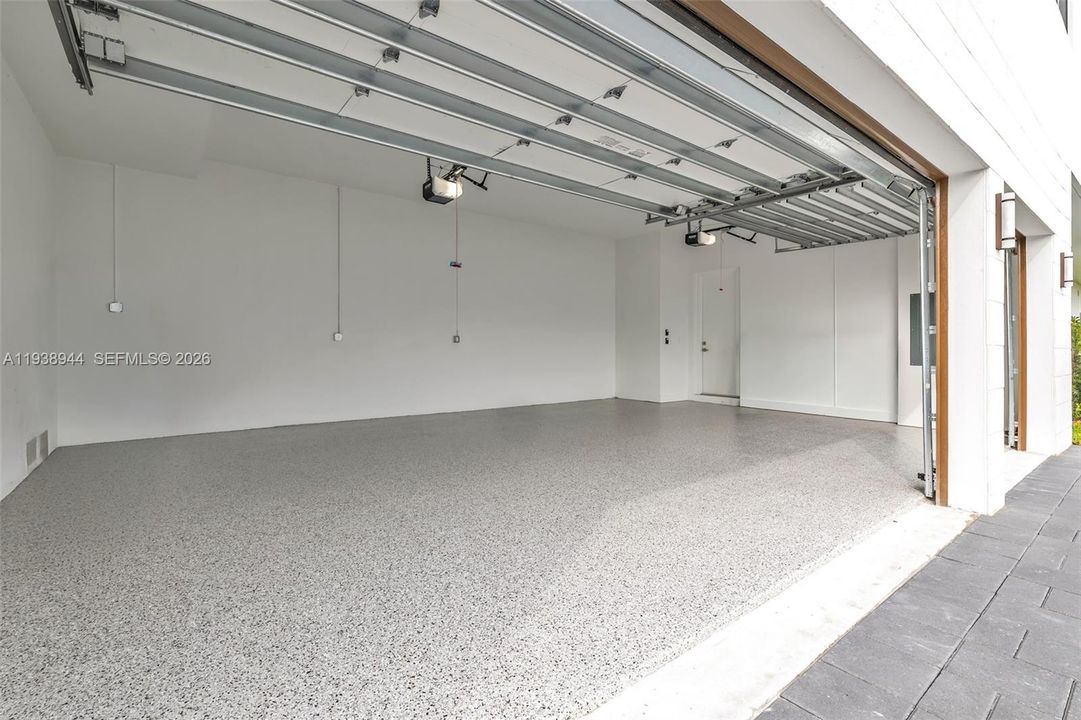 出租: $20,000 (5 贝兹, 6 浴室, 5293 平方英尺)