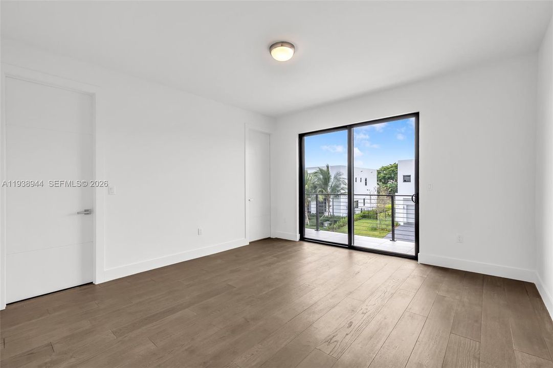 出租: $20,000 (5 贝兹, 6 浴室, 5293 平方英尺)