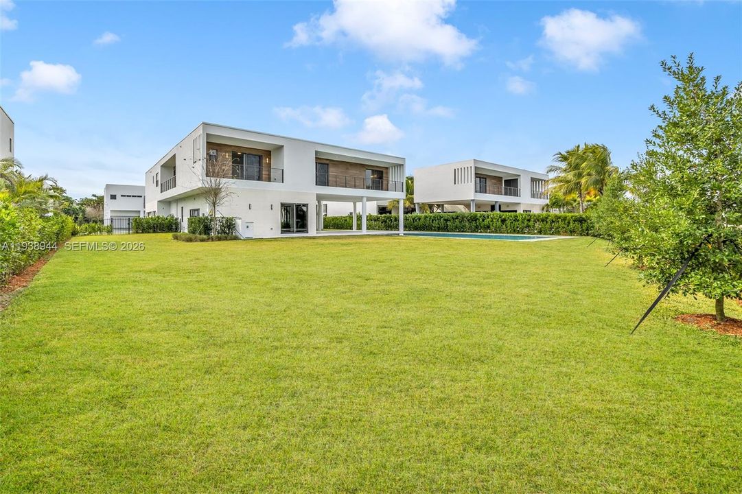 出租: $20,000 (5 贝兹, 6 浴室, 5293 平方英尺)