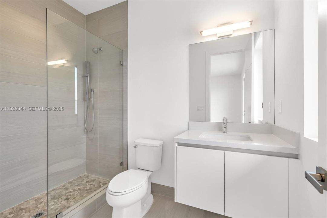 出租: $20,000 (5 贝兹, 6 浴室, 5293 平方英尺)