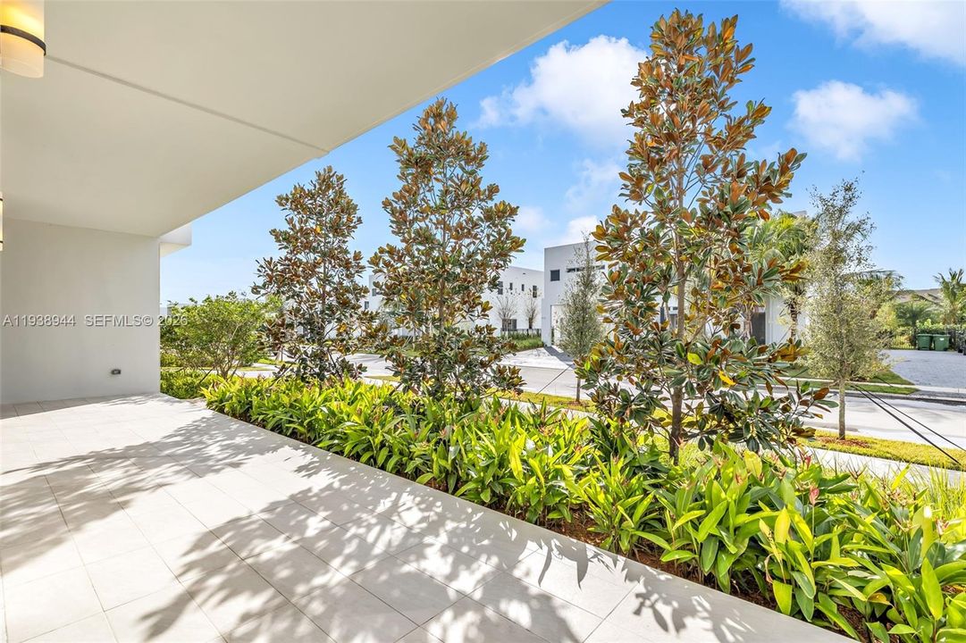 出租: $20,000 (5 贝兹, 6 浴室, 5293 平方英尺)