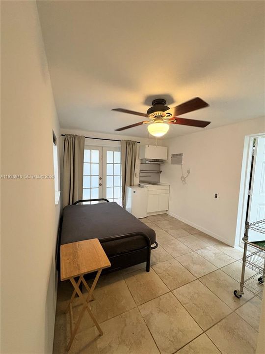 出租: $1,450 (1 贝兹, 1 浴室, 0 平方英尺)