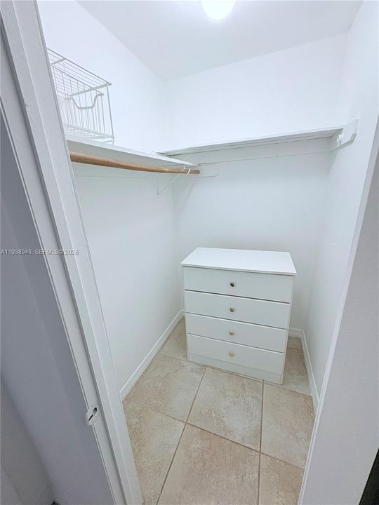 出租: $1,450 (1 贝兹, 1 浴室, 0 平方英尺)