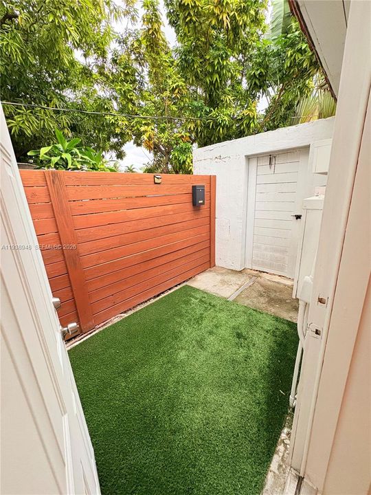 出租: $1,450 (1 贝兹, 1 浴室, 0 平方英尺)