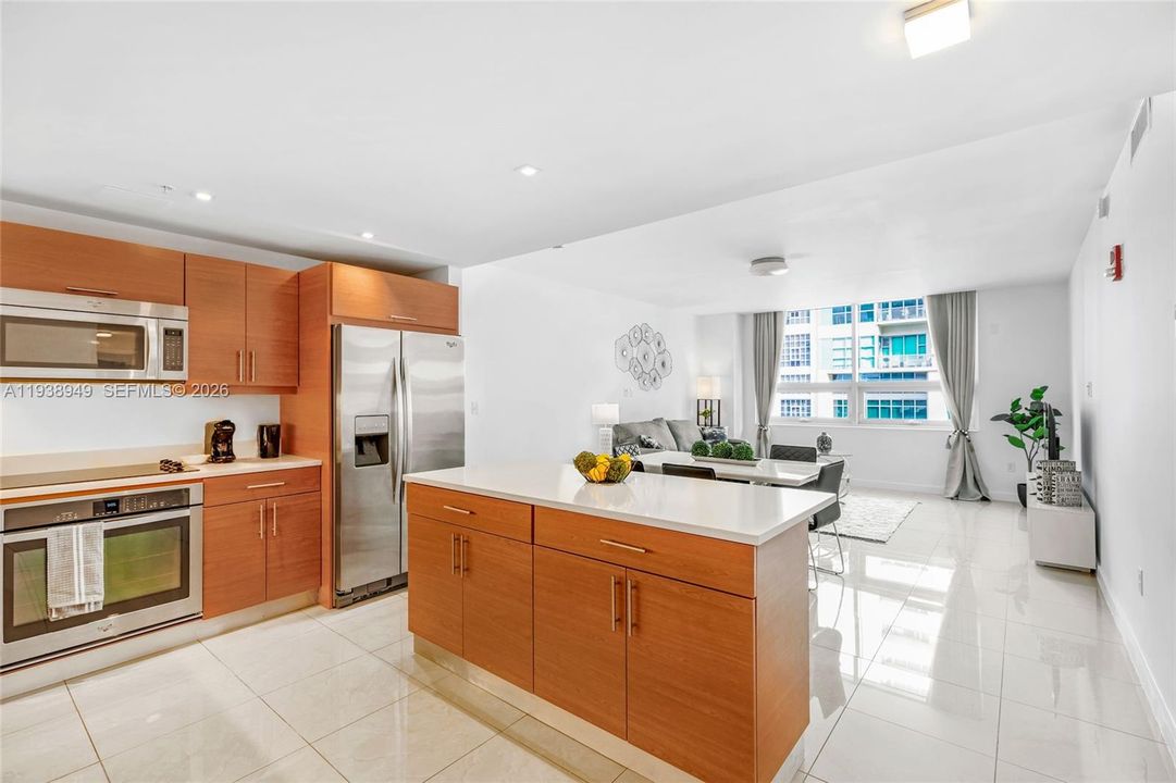 For Sale: $599,000 (2 beds, 2 baths, 1180 Square Feet)