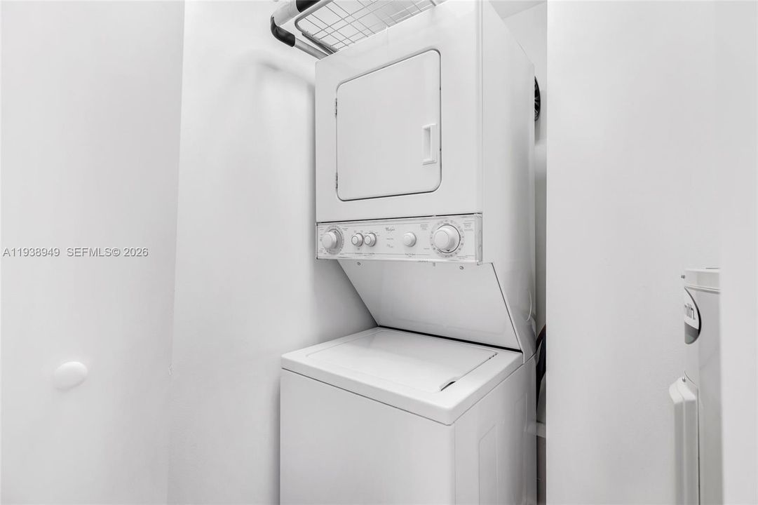 For Sale: $599,000 (2 beds, 2 baths, 1180 Square Feet)