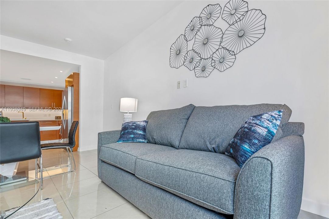 For Sale: $599,000 (2 beds, 2 baths, 1180 Square Feet)