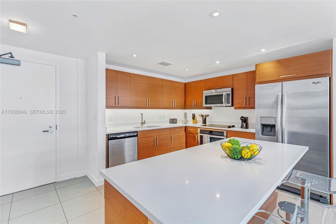 For Sale: $599,000 (2 beds, 2 baths, 1180 Square Feet)