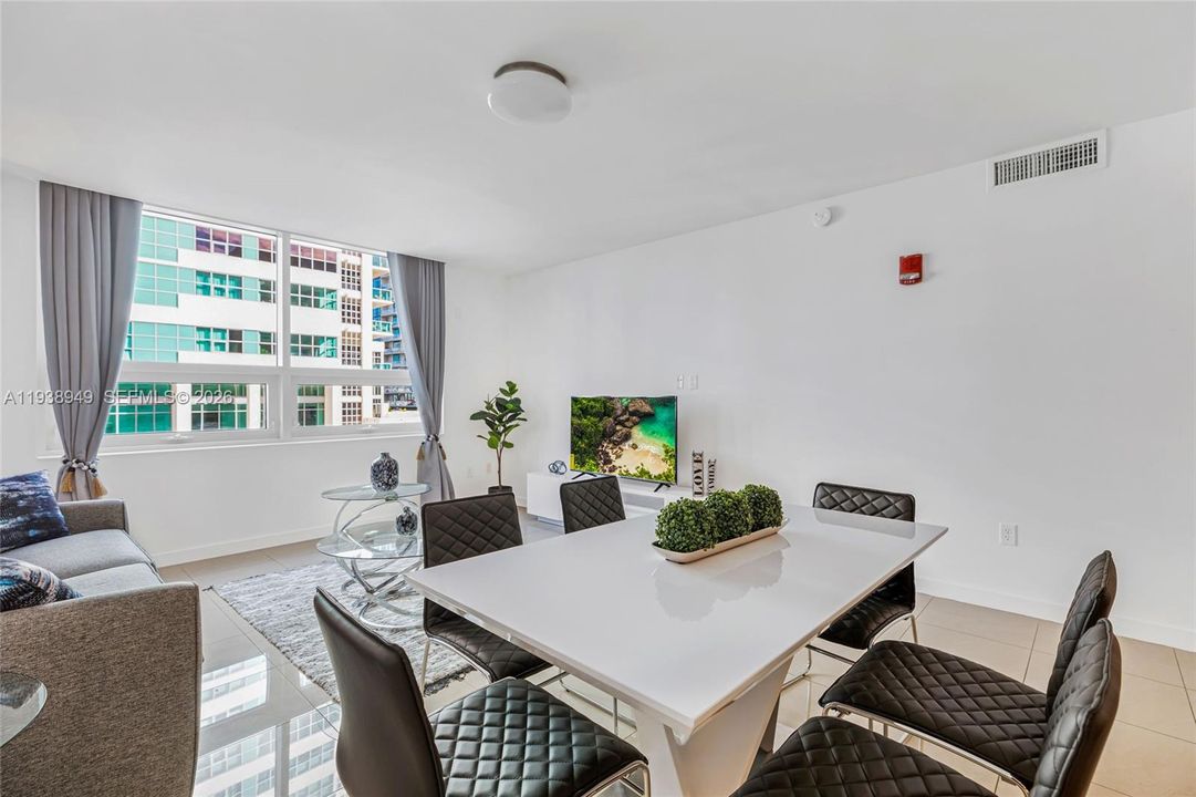 For Sale: $599,000 (2 beds, 2 baths, 1180 Square Feet)
