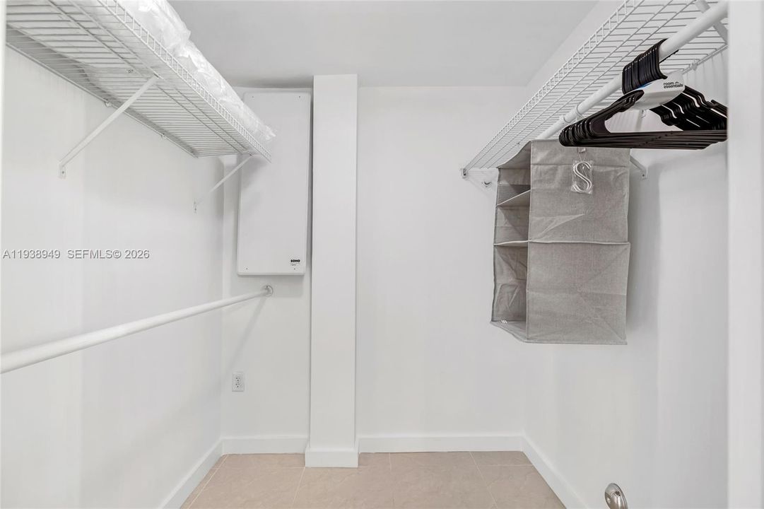 For Sale: $599,000 (2 beds, 2 baths, 1180 Square Feet)