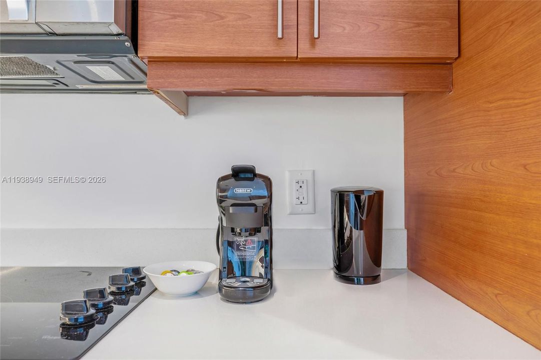 For Sale: $599,000 (2 beds, 2 baths, 1180 Square Feet)