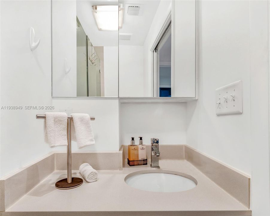 For Sale: $599,000 (2 beds, 2 baths, 1180 Square Feet)