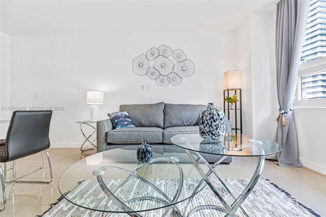 For Sale: $599,000 (2 beds, 2 baths, 1180 Square Feet)