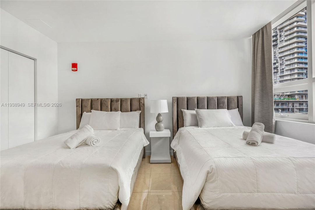 For Sale: $599,000 (2 beds, 2 baths, 1180 Square Feet)