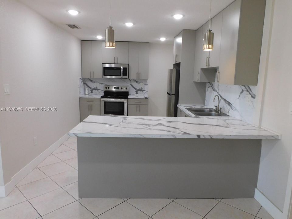 出租: $2,800 (2 贝兹, 1 浴室, 2138 平方英尺)