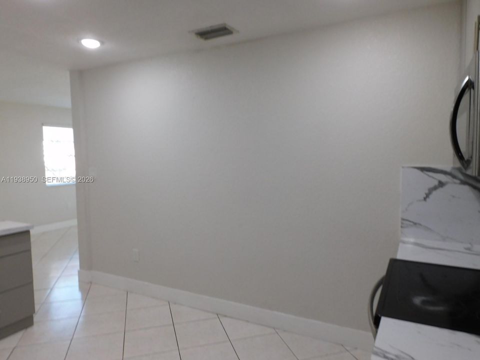 出租: $2,800 (2 贝兹, 1 浴室, 2138 平方英尺)