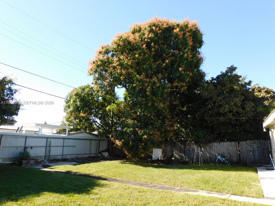 出租: $2,800 (2 贝兹, 1 浴室, 2138 平方英尺)