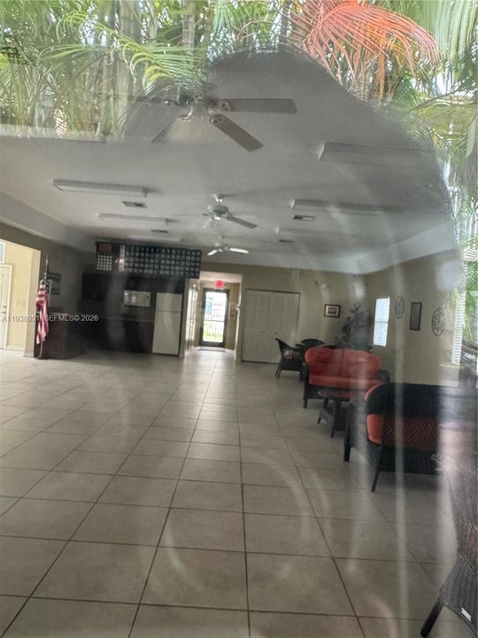 На продажу: $199,900 (2 спален, 2 ванн, 815 Квадратных фут)