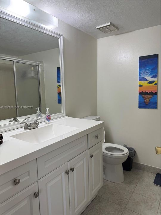 На продажу: $199,900 (2 спален, 2 ванн, 815 Квадратных фут)