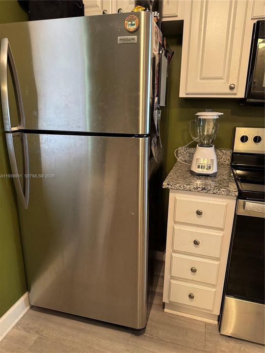 На продажу: $199,900 (2 спален, 2 ванн, 815 Квадратных фут)