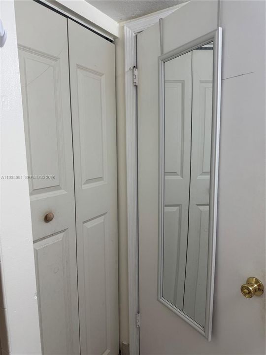 На продажу: $199,900 (2 спален, 2 ванн, 815 Квадратных фут)