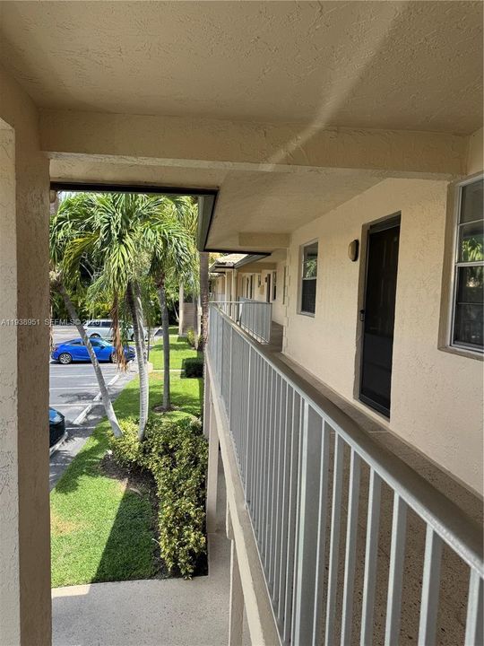 На продажу: $199,900 (2 спален, 2 ванн, 815 Квадратных фут)