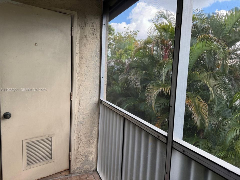 На продажу: $199,900 (2 спален, 2 ванн, 815 Квадратных фут)