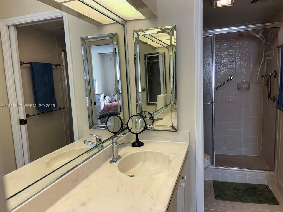 En Venta: $167,000 (2 camas, 2 baños, 1142 Pies cuadrados)