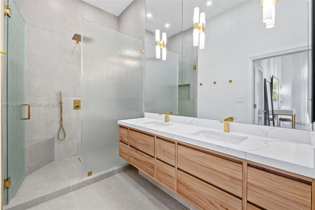 For Rent: $10,500 (3 beds, 2 baths, 1320 Square Feet)