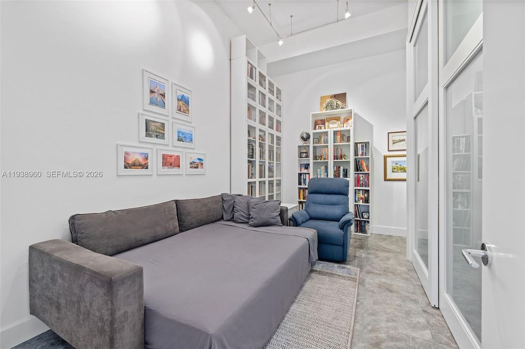 For Rent: $10,500 (3 beds, 2 baths, 1320 Square Feet)