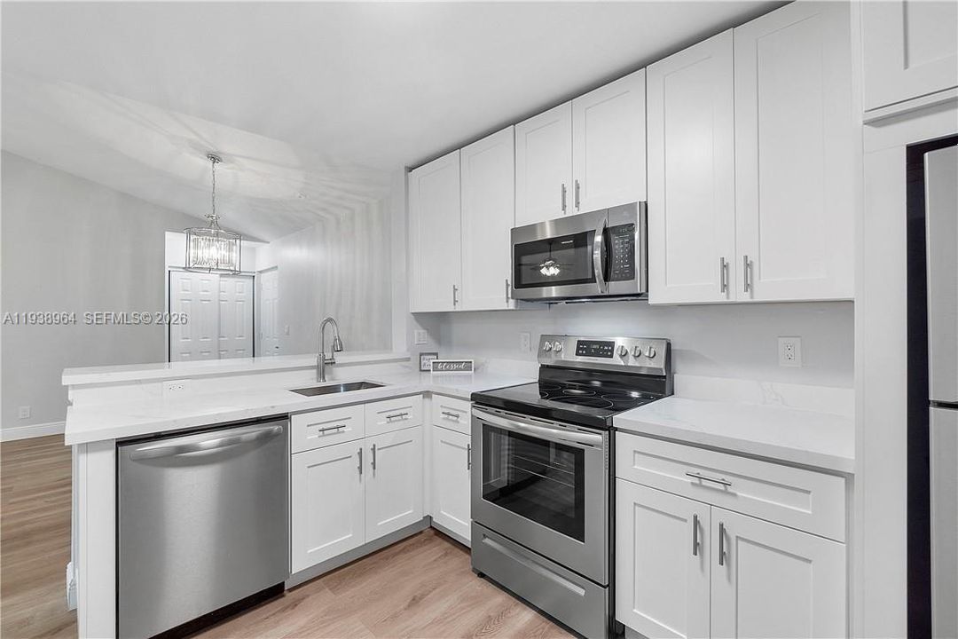 For Rent: $2,350 (2 beds, 2 baths, 1106 Square Feet)