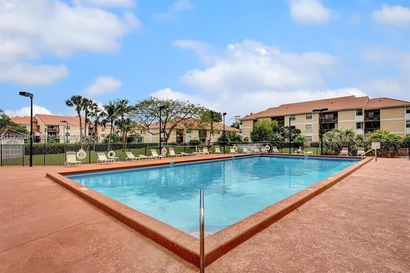 For Rent: $2,350 (2 beds, 2 baths, 1106 Square Feet)