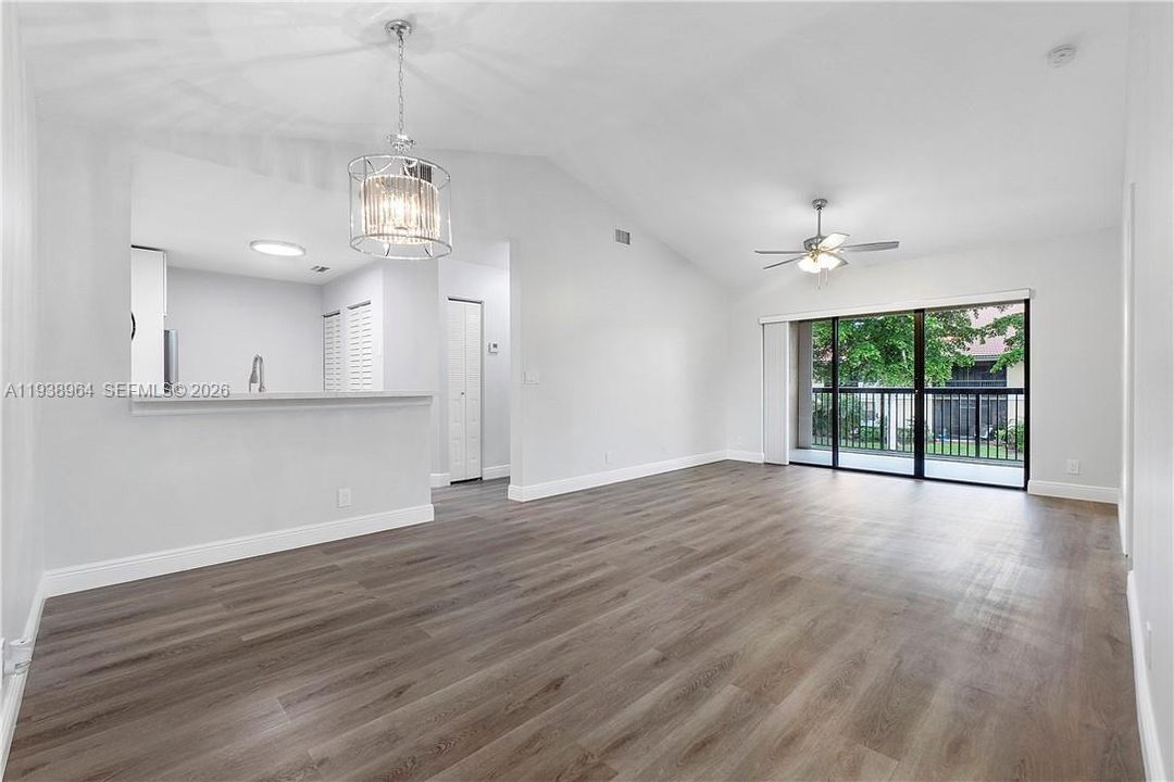 For Rent: $2,350 (2 beds, 2 baths, 1106 Square Feet)